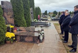 Władze Suwałk odwiedziły groby byłych Prezydentów