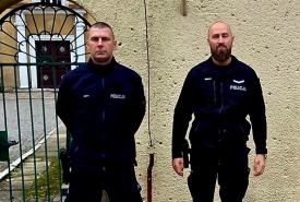 Olecki policjant bez wahania wskoczył do wody,