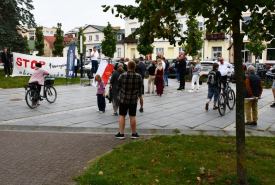 protest przeciwko nadużywaniu prawa przez imigrantów
