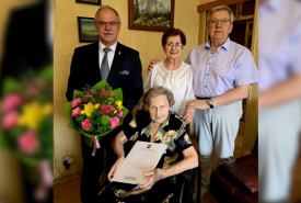Czesław Renkiewicz, prezydent Suwałk, odwiedził Czesławę Krzeptowską