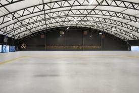 Uciążliwy hałas generowany przez agregaty obsługujące lodowisko