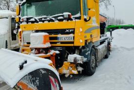 doszło do kolizji z udziałem pojazdu zimowego utrzymania