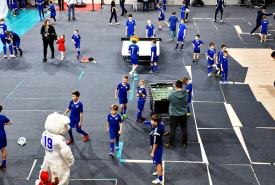 cała biało-niebieska rodzina spotkała się w jednym miejscu