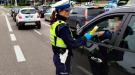 policjanci z suwalskiej drogówki badali trzeźwość kierowców