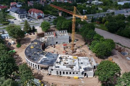 Budowa suwalskiej Mediateki wchodzi w kolejne kluczowe etapy