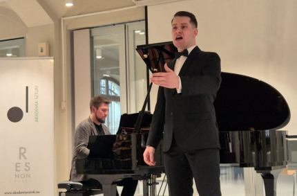 uczeń klasy śpiewu w Państwowej Szkole Muzycznej I i II stopnia w Suwałkach