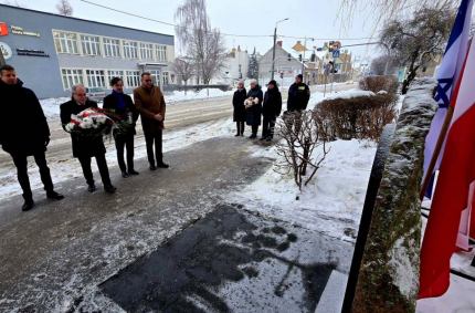 Ofiary Holokaustu upamiętniły we wtorek (27 stycznia) Władze Suwałk