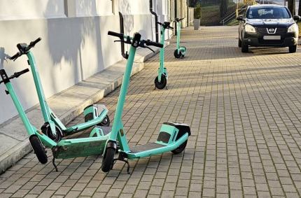 wprowadzenie fizycznych stref parkowania hulajnóg w mieście