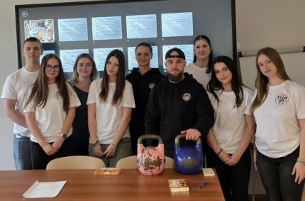 sierżant Wioleta Bujanowska odwiedziła uczniów ZS nr4