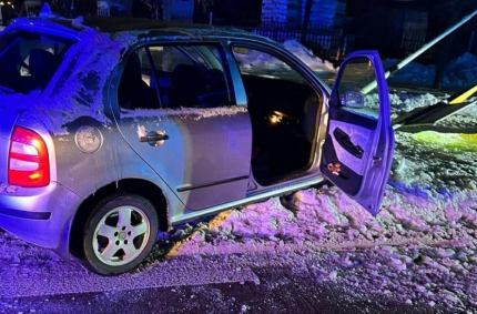 Po przejechaniu kilku kilometrów kierowca auta uderzył w latarnię