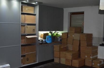 Dom wypełniony nielegalnymi papierosami [wideo]