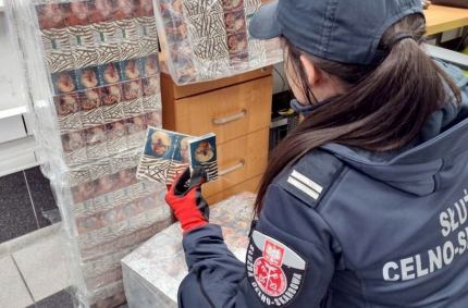 Funkcjonariusze przechwycili 2000 paczek białoruskich papierosów