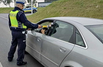 zdecydowali się wsiąść za kierownicę po wcześniejszym spożywaniu alkoholu