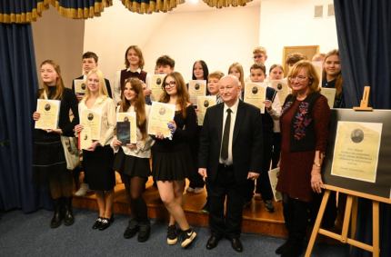 „Młodości! ty nad poziomy wylatuj..."