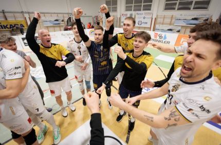 Augustowianie pokonali we własnej hali pierwszy w tabeli GKS Katowice 3:0