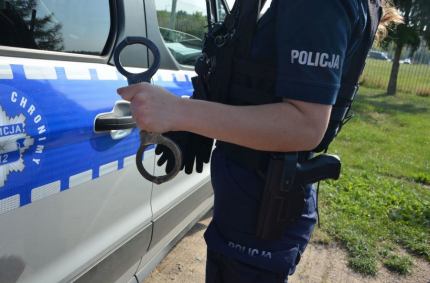 Policjanci zatrzymali kobietę podejrzaną o kradzież sklepową