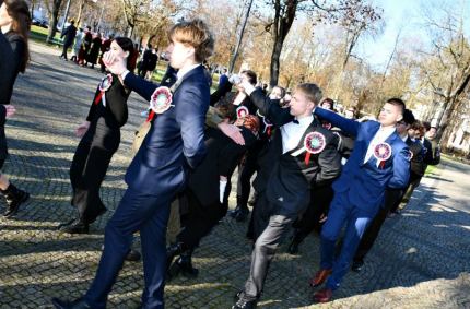 Tańczyli uczniowie Zespołu Szkół Technicznych w Suwałkach oraz zaproszeni goście