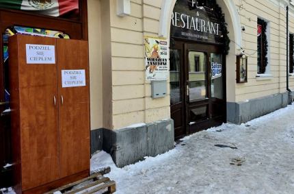 Specjalna szafa na zimowe rzeczy, do której możecie wrzucać swoje darowizny