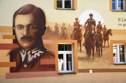 Malowidło na ścianie budynku II Liceum Ogólnokształcącego w Suwałkach 