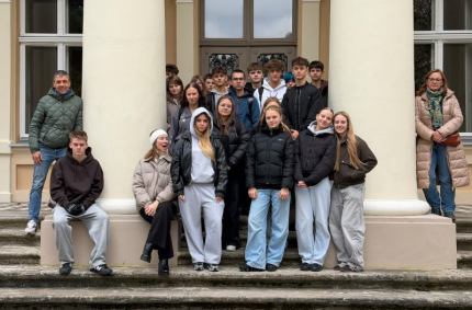 uczniowie II Liceum Ogólnokształcącego im. gen. Z. Podhorskiego