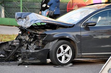 doszło do wypadku z udziałem trzech samochodów osobowych